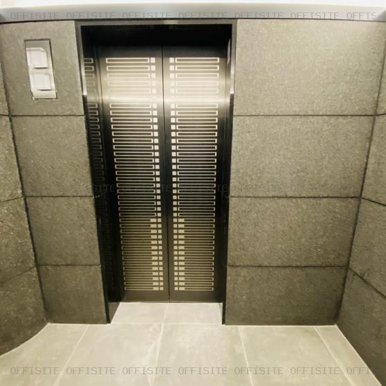 ニューリバータワーのエレベーター