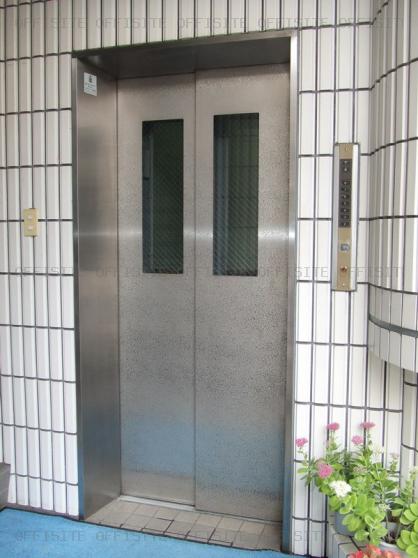 オフィス８７ビルのエレベーター
