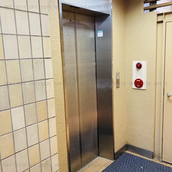 赤坂中村ビルのエレベーター