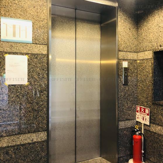 岩藤ビルのエレベーター