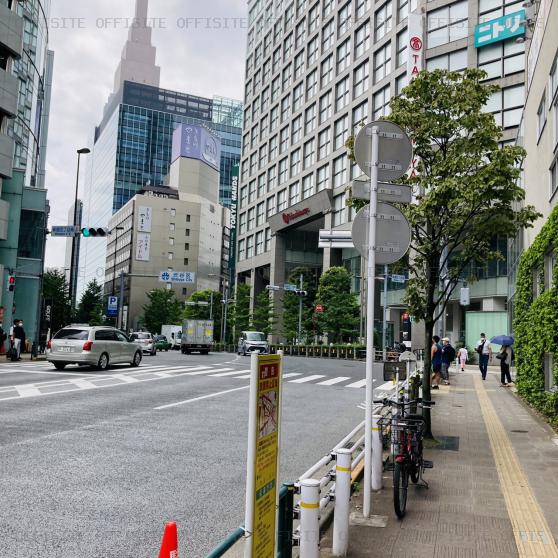新宿ＳＫＹ（エスケーワイ）ビルのビル前面道路