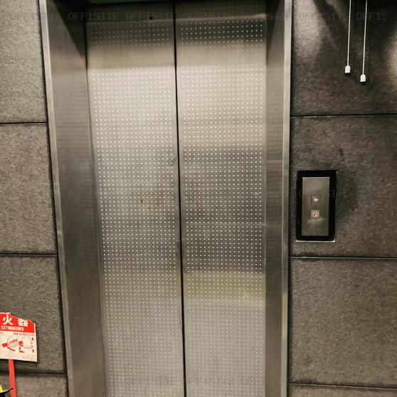 池伝ビルのエレベーター