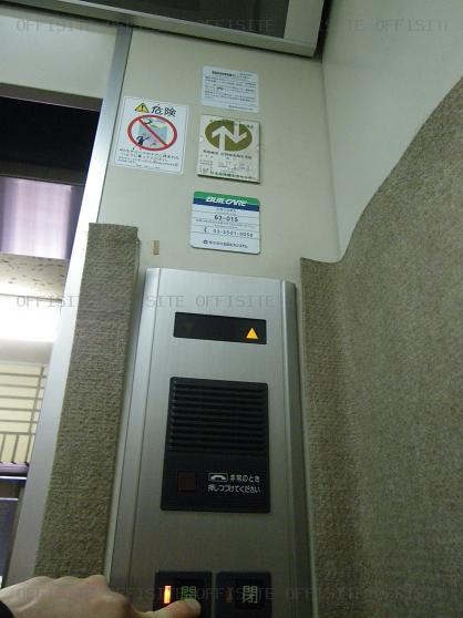 新橋スズキビルのエレベーター