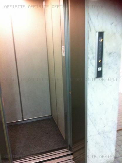 美鈴ビルのエレベーター
