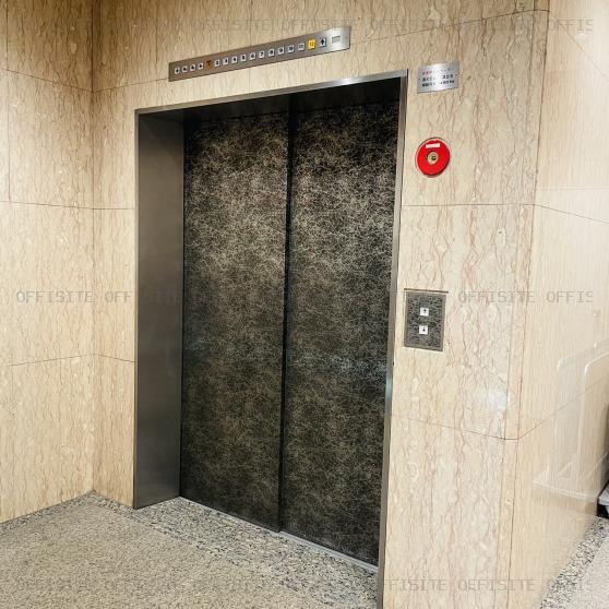  桜通大津第一生命ビルの人荷用エレベーター