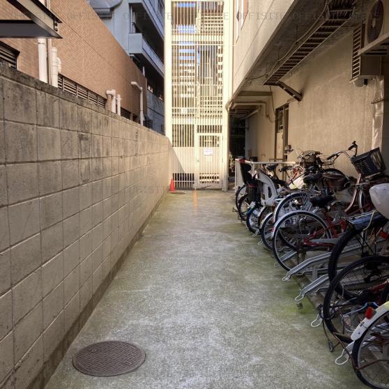 横浜飛栄（ニューライフ元町）ビルの駐輪スペース