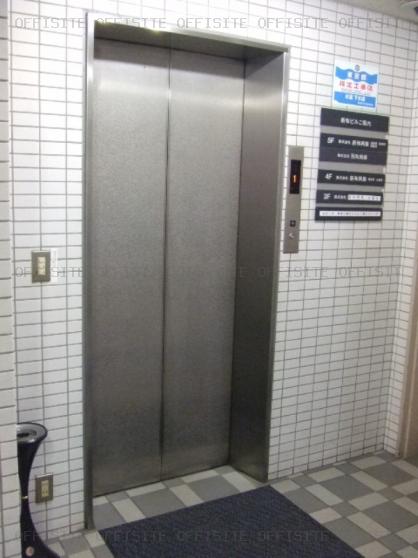 新和ビルのエレベーター