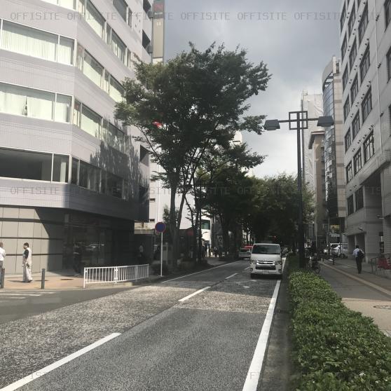 新横浜プラントビルのビル前面道路