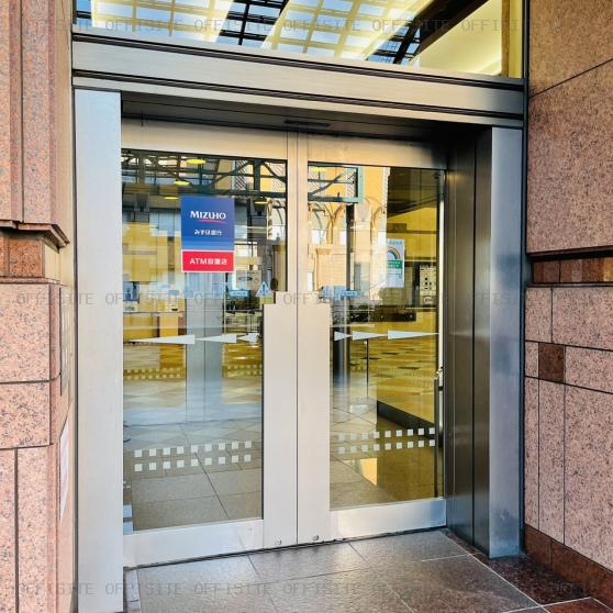 恵比寿ガーデンプレイスタワーのオフィスビル出入口