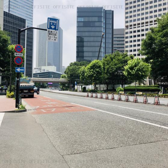 東京倶楽部ビルディングのビル前面道路
