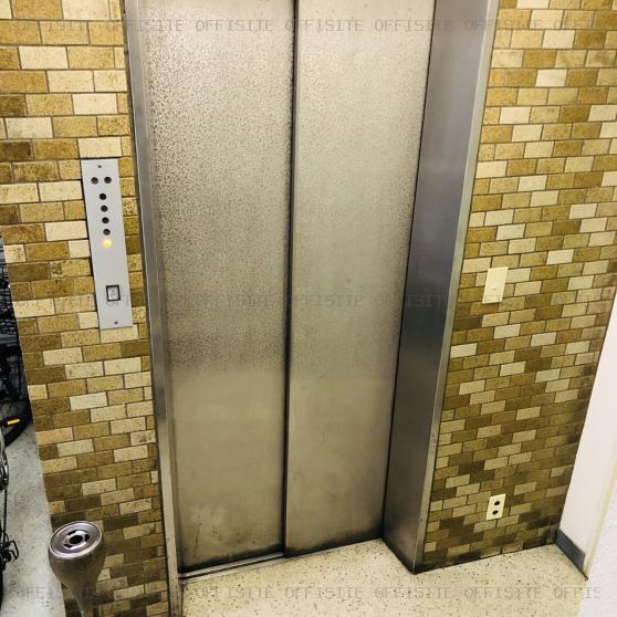 スズキビルのエレベーター
