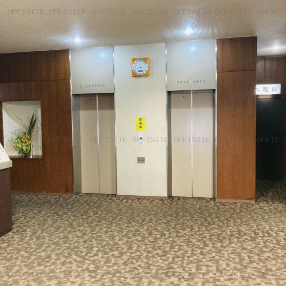 日本女子会館ビルのエレベーター