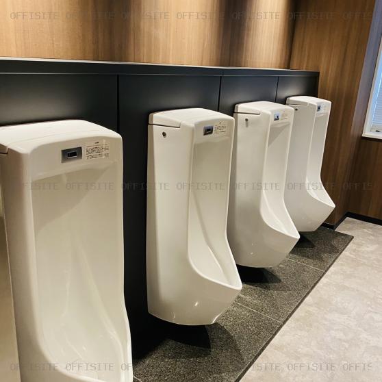 西新宿ＫＦビルの男子トイレ