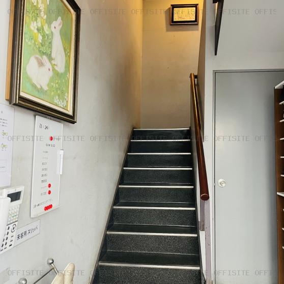 小石川５丁目貸事務所の階段