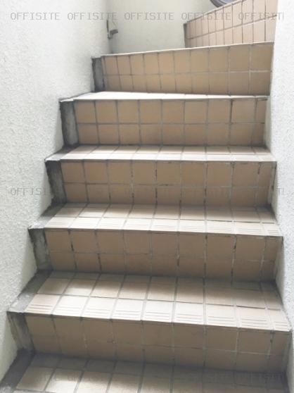 豊田ビルの階段