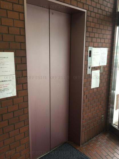 京王駅前ビルのエレベーター