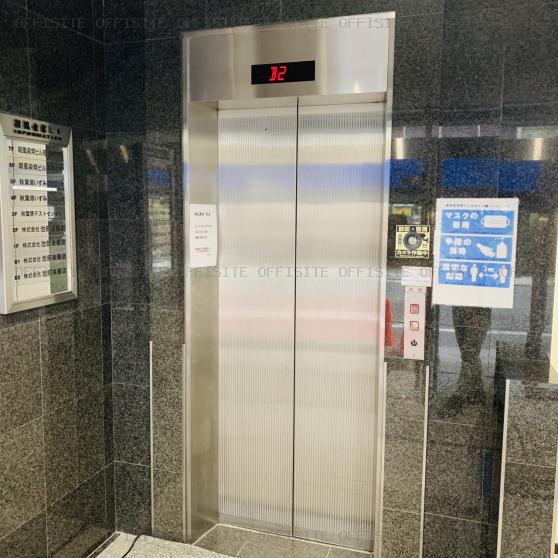 朝風染常（ソメツネ）共同ビルのエレベーター