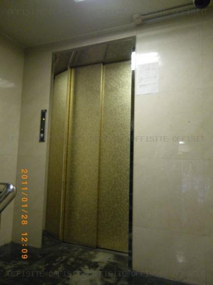太田紙興新宿ビルのエレベーター