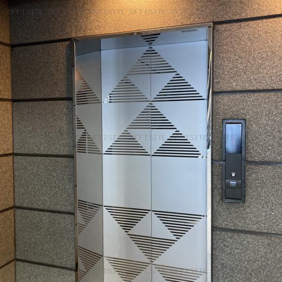 赤坂たん熊ビルのエレベーター