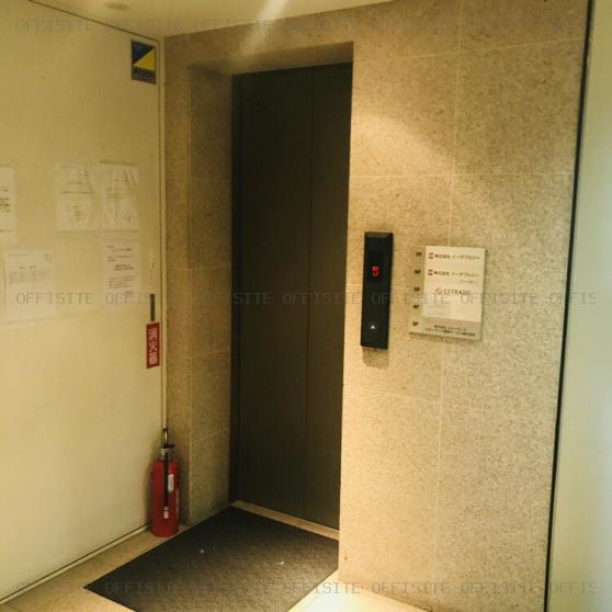 スマイリービルのエレベーター