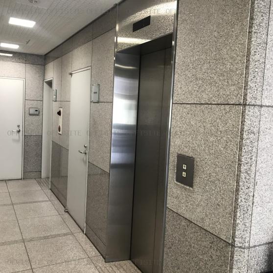 新橋中央ビルのエレベーター