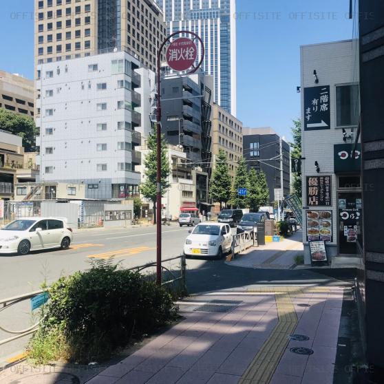 虎ノ門ＭＫビルの桜田通り沿い