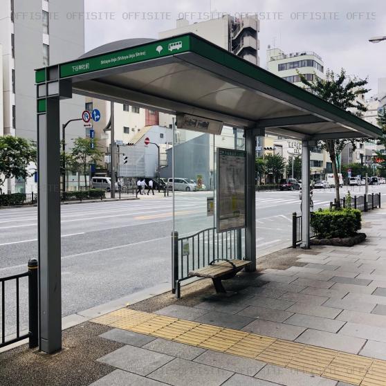 日本生命東上野ビルの目の前にバス停