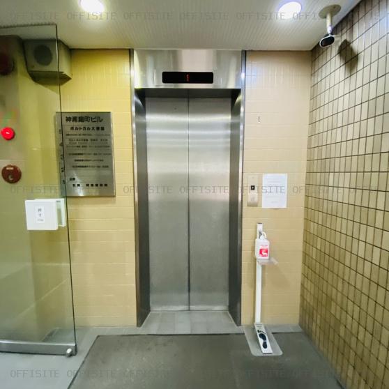 神浦麹町ビルのエレベーター