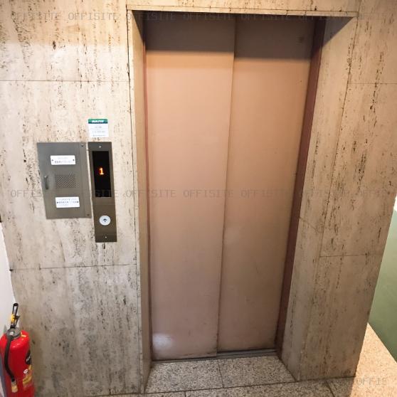 茅ヶ紡（ちがぼう）ビルのエレベーター