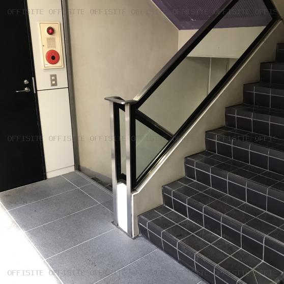 名倉堂ビルの階段