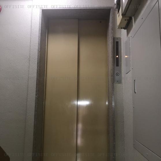 ワタベビルのエレベーター