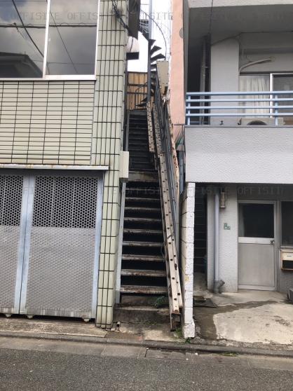 篠崎ビルの室外階段