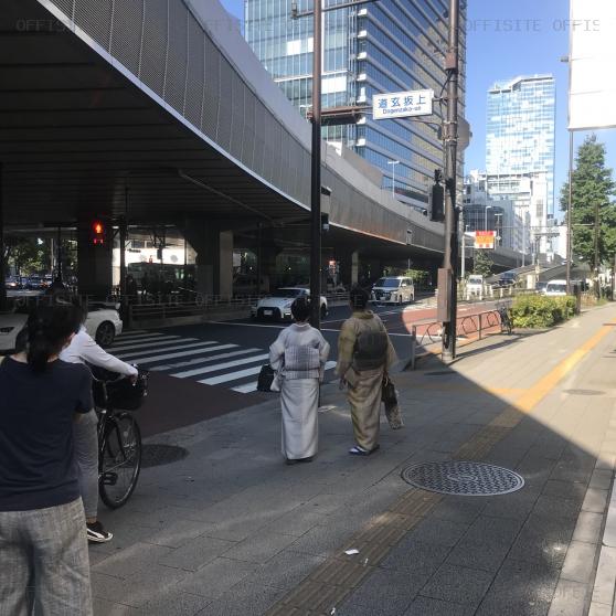 ＭＡＣ渋谷ビルのビル前面道路