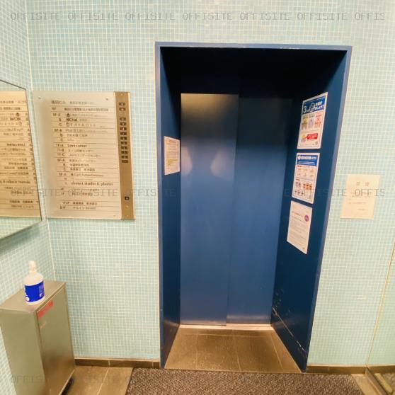 横田ビルのエレベーター