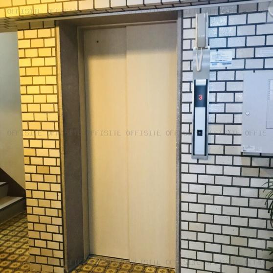 乃木坂プレースのエレベーター