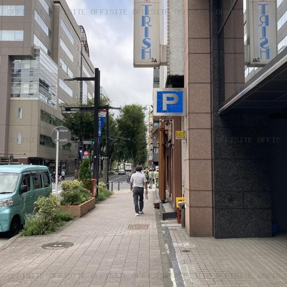 新横浜ＵＵビルの前面道路
