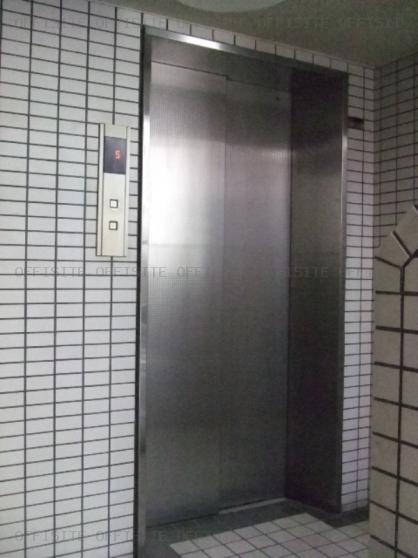 ＡＳビルのエレベーター