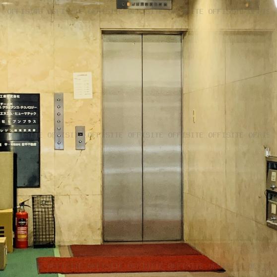 直平ビルのエレベーター