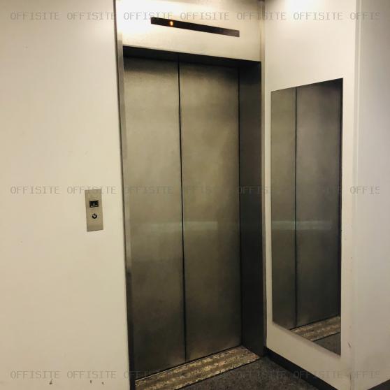 Ｍ＆Ｃビルのエレベーター