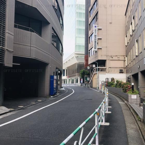 松岡渋谷ビルのビル前面道路