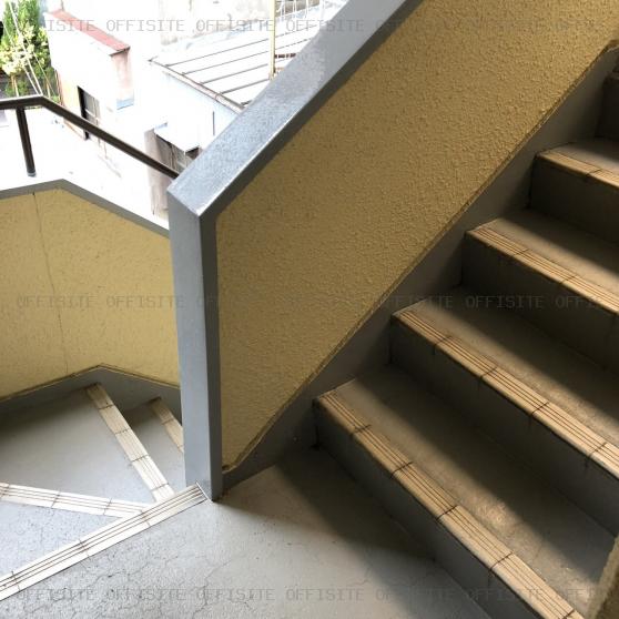 石田ビルの階段