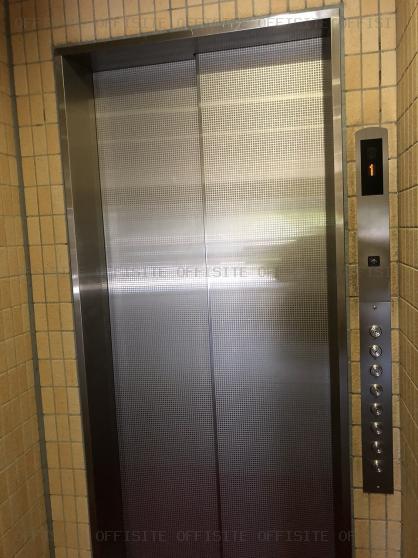 曙ビルのエレベーター