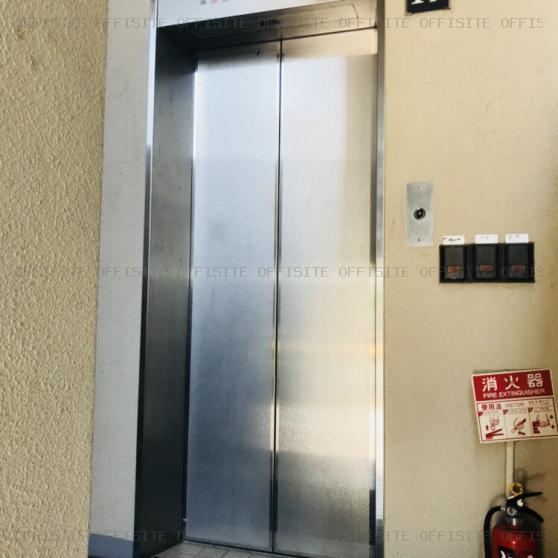 東麻布ビルのエレベーター