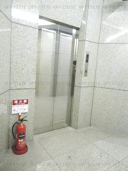 府中南ビルのエレベーター