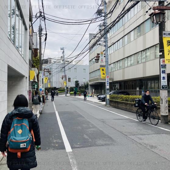 いちご渋谷神山町ビルのビル前面道路