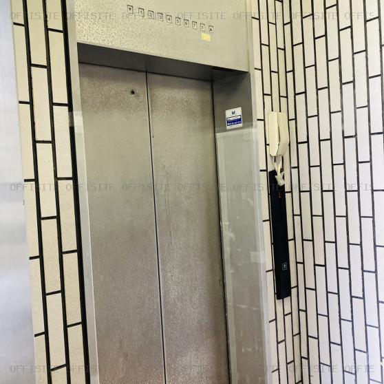 大朋ビルのエレベーター