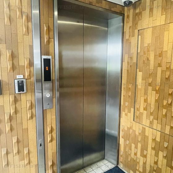 篠田ビルのエレベーター