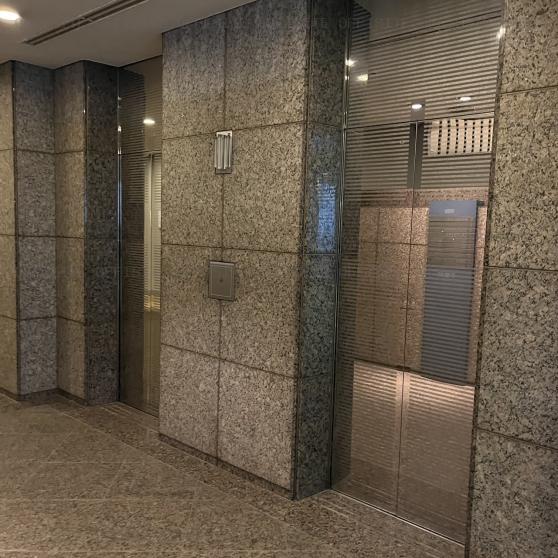 ネオカワイビルのエレベーター