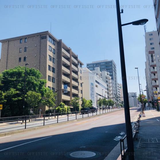 グランオフィス白金（シェラトン都ホテル東京）ビルのビル前面道路
