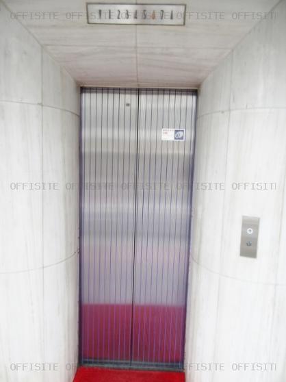 新宿メトロビルのエレベーター